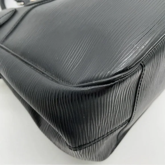 Louis Vuitton Black NOIR EPI BEAUTIFUL LEATHER Satchel Bag PASSY PM - Picture 5 of 16